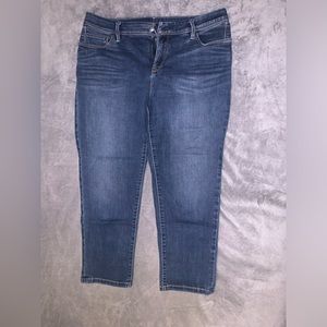 Chicos so slimming girlfriend crop jeans stretch size 1.5. Fits like a size 10.